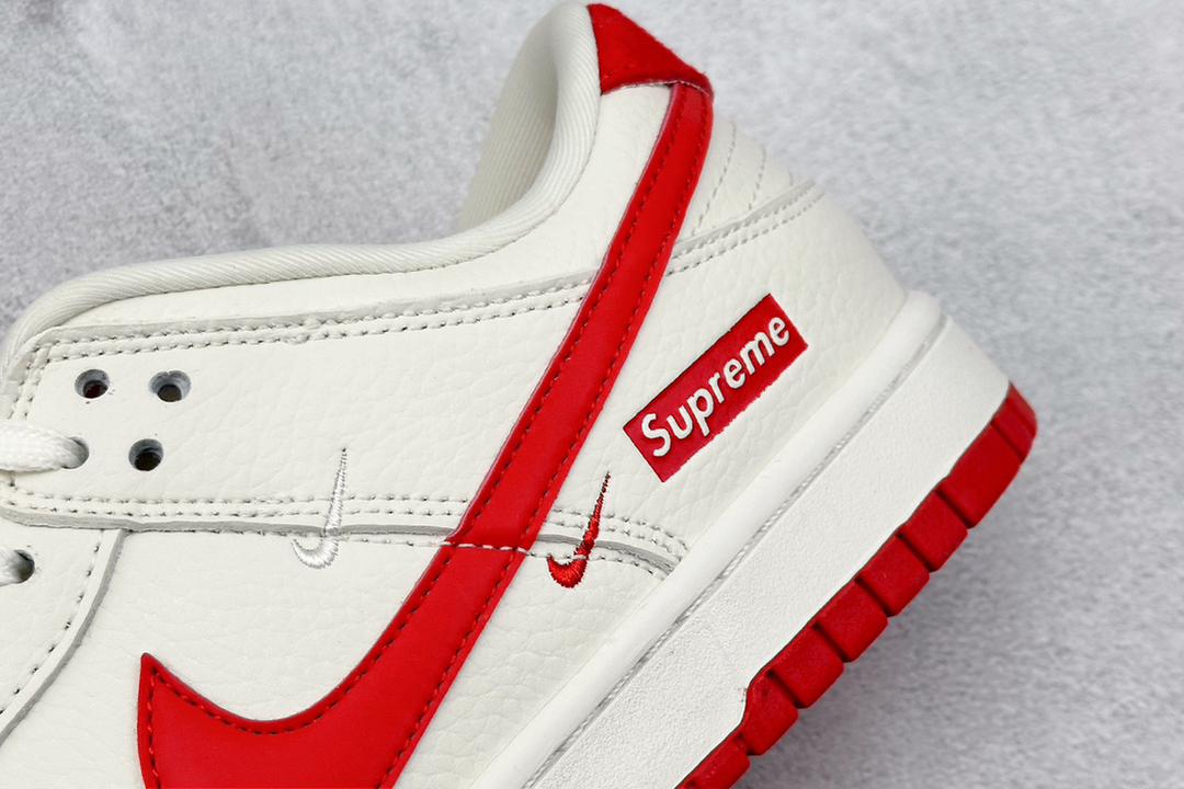 Nike SB Dunk Low x Supreme
