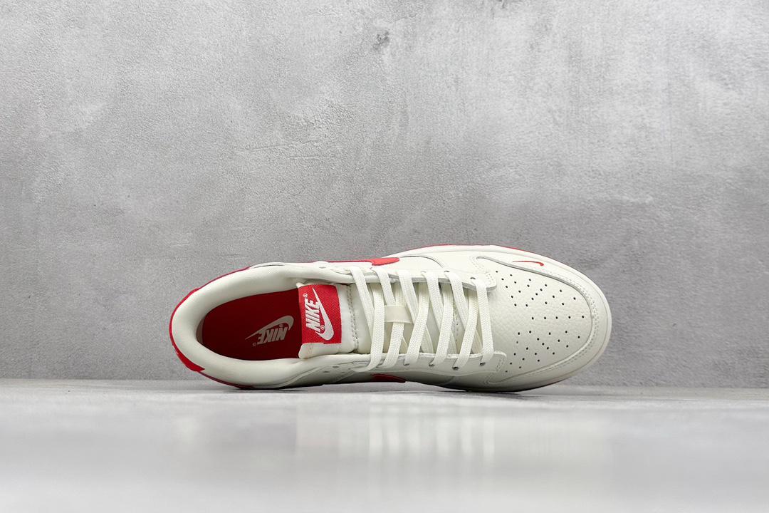 Nike SB Dunk Low x Supreme
