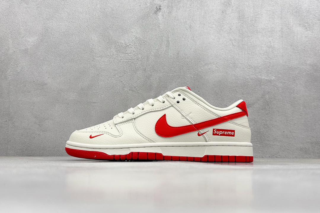 Nike SB Dunk Low x Supreme