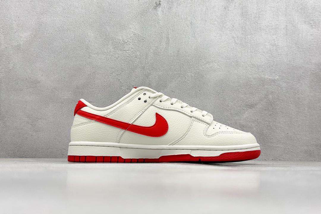Nike SB Dunk Low x Supreme