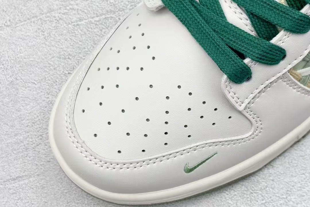 Undefeated x Nike SB Dunk Low Off Blanco Verde