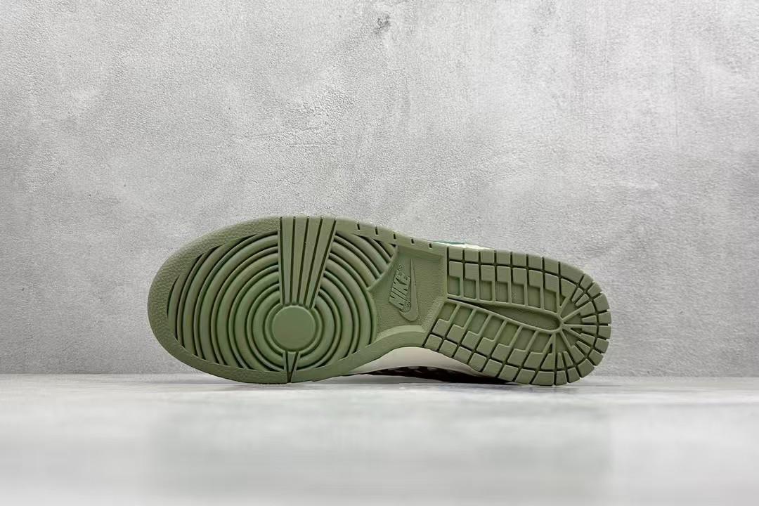 Undefeated x Nike SB Dunk Low Off Blanco Verde