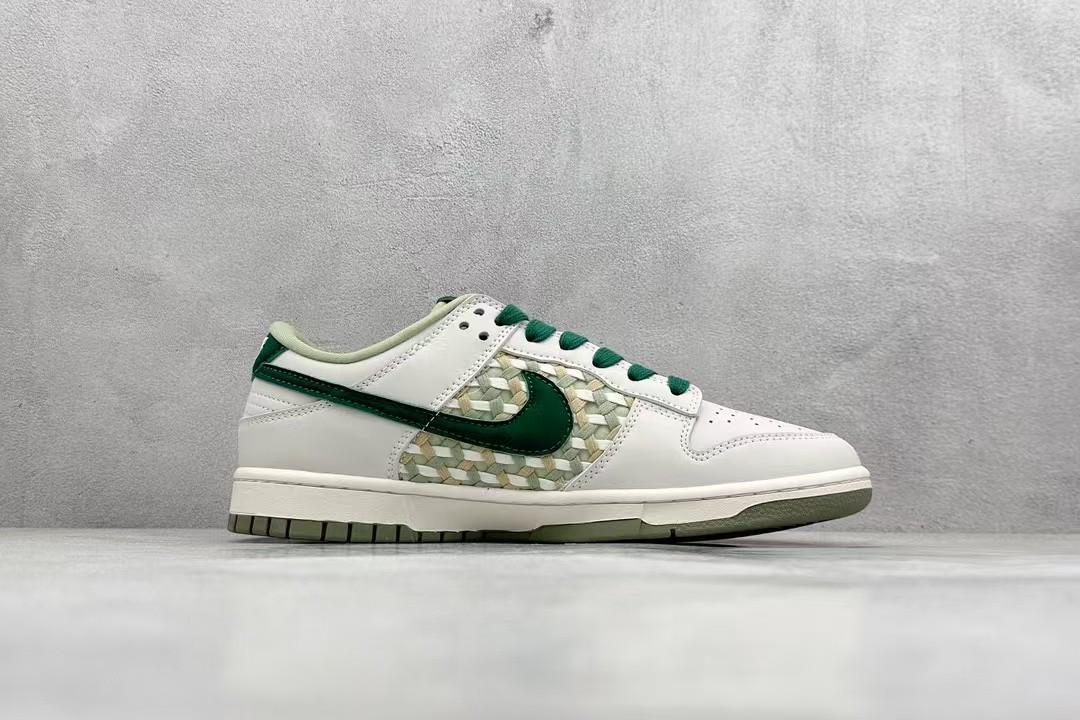 Undefeated x Nike SB Dunk Low Off Blanco Verde