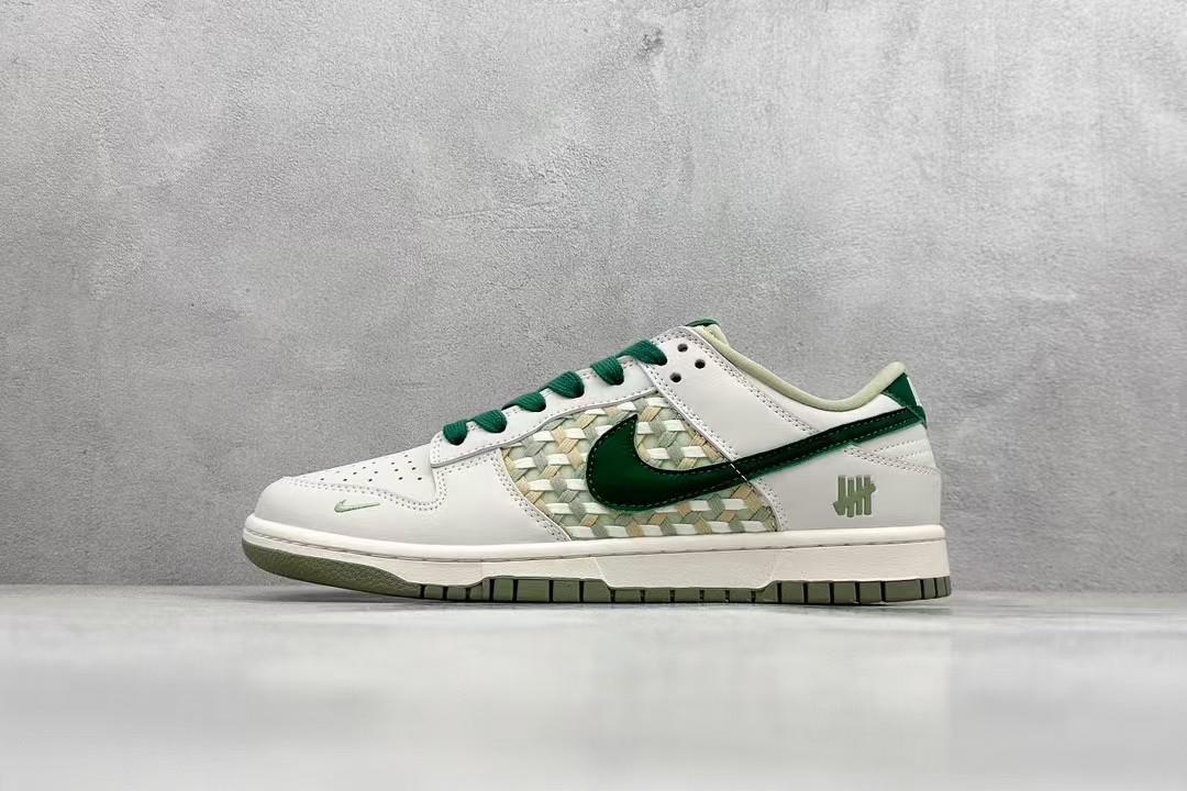 Undefeated x Nike SB Dunk Low Off Blanco Verde